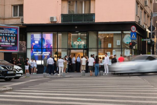 noul iqos boutique victoriei concept de tip retail 2 0 si o instalatie artistica semnata sebastian comanescu advertorial 6a428a3a01dc6