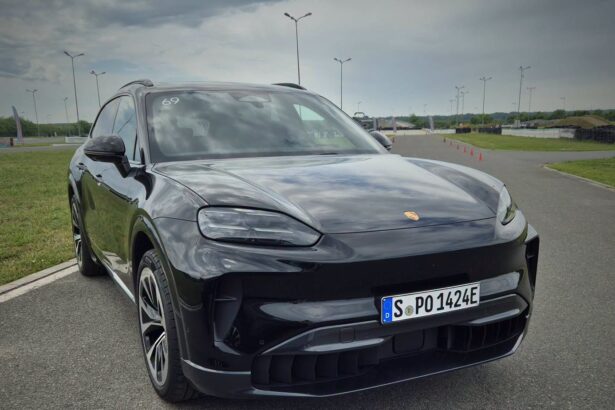 noul porsche cayenne electric a fost prezentat in romania suv ul electric promite pana la 644 km autonomie si incarcare in mai putin de 16 minute 6a422684c489b