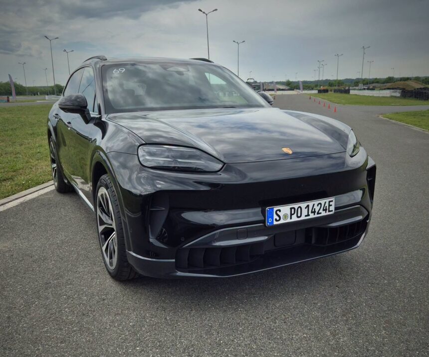 noul porsche cayenne electric a fost prezentat in romania suv ul electric promite pana la 644 km autonomie si incarcare in mai putin de 16 minute 6a422684c489b