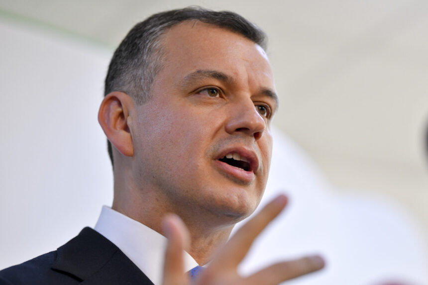 nu este guvernul lui tomac este guvernul romaniei premierul desemnat dupa consultarile cu udmr 6a2820a564164