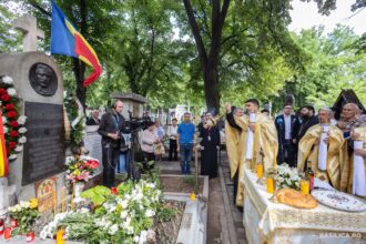 parastas pentru mihai eminescu oficiat de un sobor de preoti in cimitirul bellu 6a2fd4aa129f1