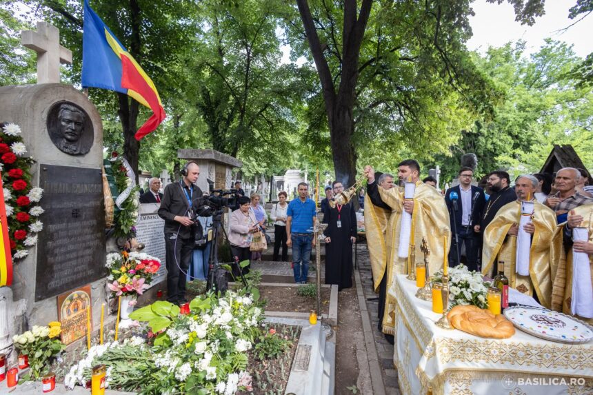parastas pentru mihai eminescu oficiat de un sobor de preoti in cimitirul bellu 6a2fd4aa129f1