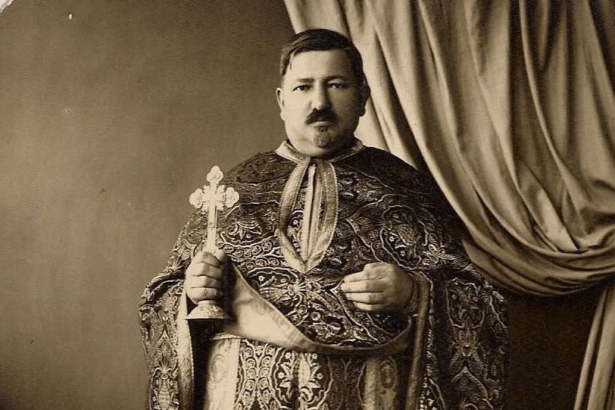 parlamentul il declara martir si erou national pe protopopul aurel munteanu preotul ucis la huedin 6a43ae2d76b32
