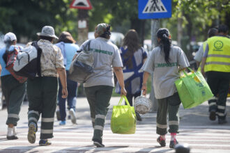 romprest acuza ca angajatii sai au fost sechestrati in curtea adp sector 1 6a3e9471c81b7