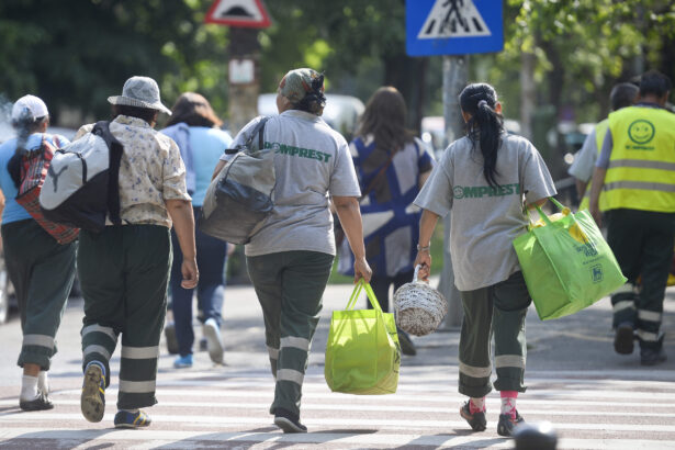 romprest acuza ca angajatii sai au fost sechestrati in curtea adp sector 1 6a3e9471c81b7