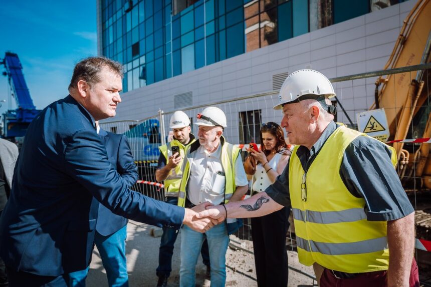 se prelungeste contractul pentru finalizarea centrului de arsi de la targu mures investitia aflata la 90 din executie 6a2289aa75c53