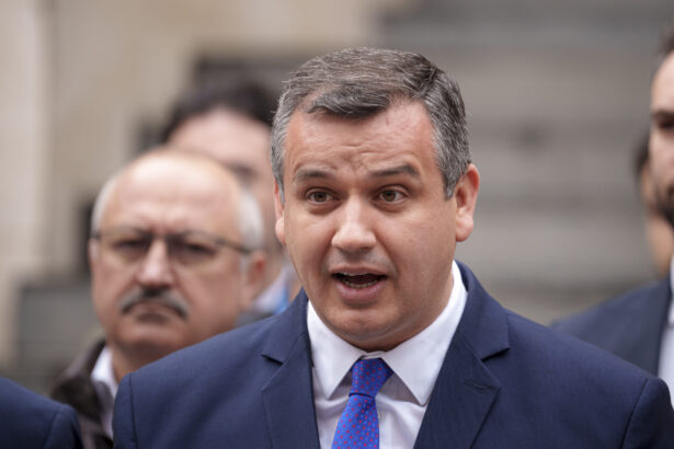 starea de incompatibilitate a lui eugen tomac daca vrea sa fie premierul romaniei trebuie sa renunte la mandatul si avantajele de europarlamentar cat castiga 6a21971657021