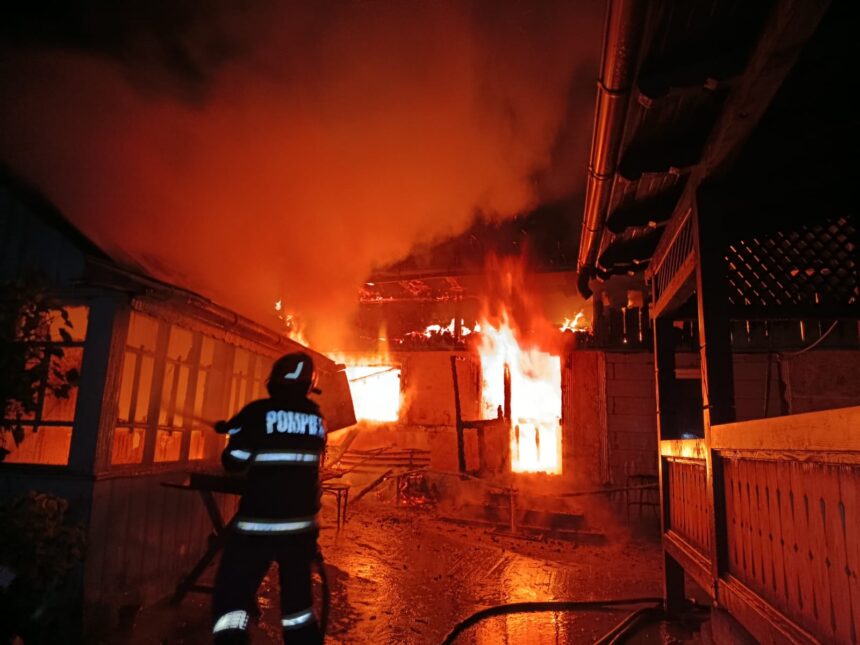 suceava un batran de 90 de ani a murit dupa ce flacarile i au cuprins locuinta 6a2f91f62bb44