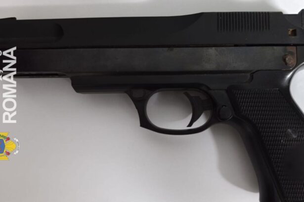 un barbat de 36 de ani prins cu un pistol pe strazile ploiestiului 6a3a93271d5d2