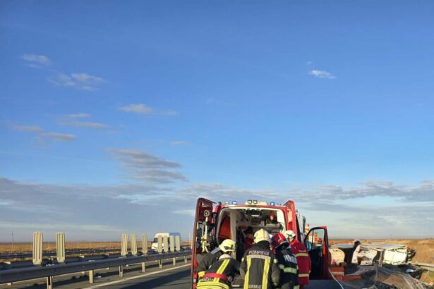 accident pe drumul spre litoral doi copii raniti dupa imapctul intre trei masini 6a520a2f8e142