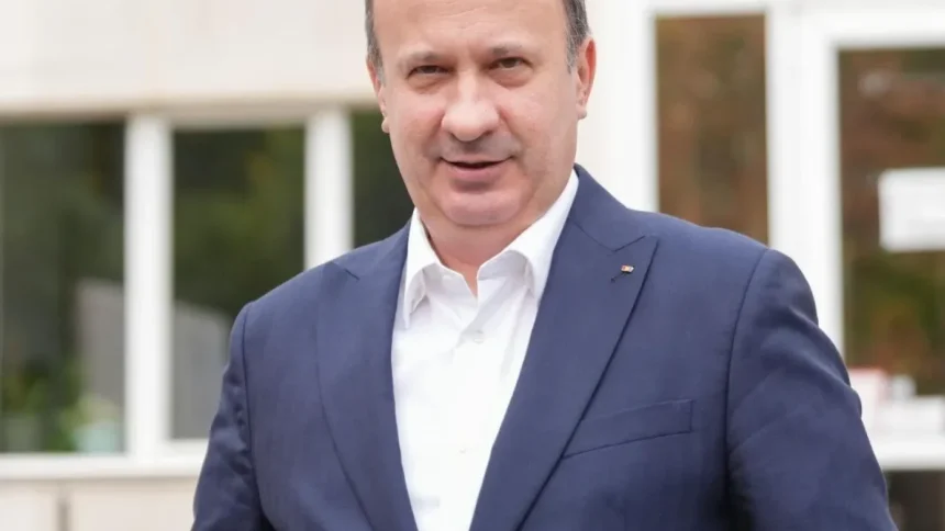 adrian caciu face calculele care au incins fosta coalitie legea salarizarii ne costa doua miliarde de euro daca o adoptam castigam numai 770 de milioane de euro 6a628588c0442