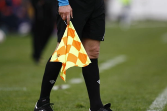 arbitrul anthony taylor si a anuntat retragerea din activitate el a arbitrat 831 de meciuri 6a5ff2353987b