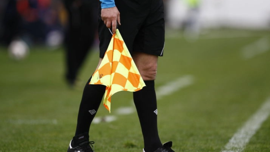 arbitrul anthony taylor si a anuntat retragerea din activitate el a arbitrat 831 de meciuri 6a5ff2353987b