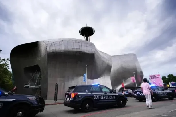 atacul armat din seattle soldat cu trei morti ar putea avea legatura cu bandele 6a68526ae2cd3