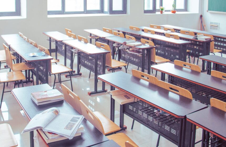 bac 2026 candidatii sustin proba la matematica sau istorie cu o zi mai tarziu decat era stabilit initial 6a448330ca12a
