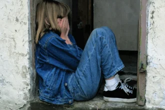 barbat arestat dupa ce a ademenit o fetita de 9 ani in masina si a incercat sa profite de ea 6a6b17c2cd5d8