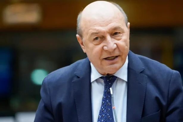 basescu il invata pe nicusor dan cum sa forteze mana parlamentului pentru un nou guvern ar fi o motivatie sa fie atenti cand voteaza 6a621c0b086e5