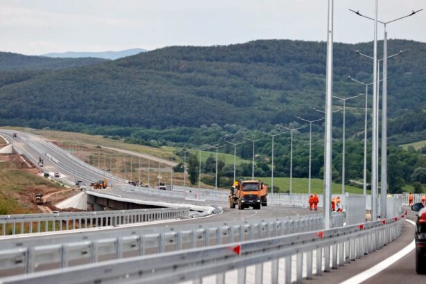 bolojan peste 40 km din autostrada transilvania intre cluj si zalau vor fi deschisi pana la 1 decembrie 6a5384beca55b
