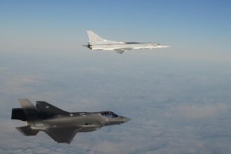 bombardiere ruse tu 22m3 inarmate au patrulat deasupra marii baltice escortate de avioane su 35s aliatii au monitorizat misiunea rusiei si nu s au inregistrat incidente 6a607dfb6c610