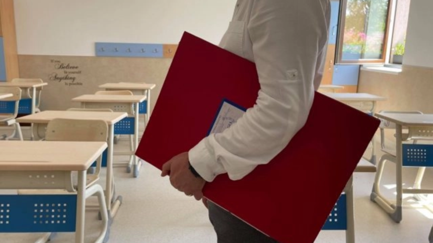 bonus de 1 500 de lei net pentru profesori prima de cariera didactica a trecut de parlament pentru anul scolar 2026 2027 6a69d7cfea5bc