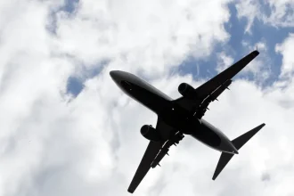 ce companii aeriene ii aseaza gratuit pe copii langa parinti noile reguli ue intra in vigoare abia in 2027 6a6207346be43