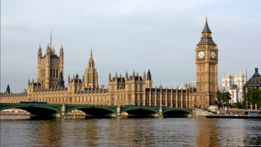 cinci politisti au fost raniti la londra dupa ce o ambarcatiune a politiei fluviale s a lovit de un pod de pe tamisa 6a641b20ec4f6