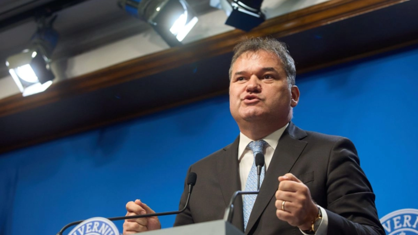 cseke attila contesta proiectul lui pislaru risc de taieri permanente de salarii si inechitati in sanatate miza depaseste 300 de milioane de lei 6a5f4883f1187