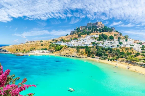 destinatia favorita de vacanta si pentru foarte multi romani grecia este noua senzatie a europei au dat o lovitura de mari proportii in turism in prima parte a acestui an 6a5fc7b8f17a8