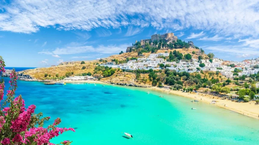 destinatia favorita de vacanta si pentru foarte multi romani grecia este noua senzatie a europei au dat o lovitura de mari proportii in turism in prima parte a acestui an 6a5fc7b8f17a8