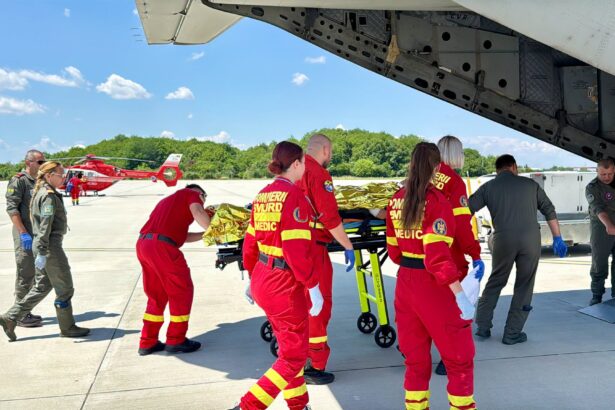 doi tineri cu arsuri grave au fost transferati de urgenta in belgia si germania misiune medicala complexa desfasurata cu o aeronava militara 6a50e19a61793