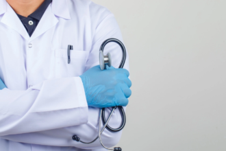 dosarul stimulatoarelor cardiace extrase de la cadavre ajunge in instanta doi medici trimisi in judecata 185 de pacienti ar fi primit dispozitive reutilizate 6a5f21b7cadc8