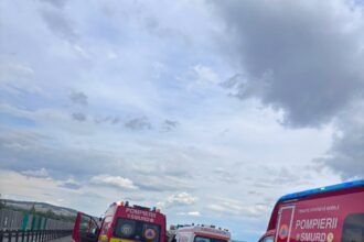 doua accidente s au produs pe a1 in zona localitatii cristian patru persoane ranite dupa impactul dintre un microbuz si doua autoutilitare 6a4e6ebdbb5cf