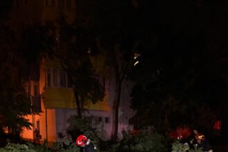 efectele furtunii pompierii au avut 1 000 de misiuni in ultimele ore si se pregatesc pentru alte 950 de interventii 6a449be8dfc8d