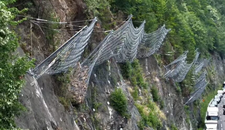 fara restrictii de trafic pe valea oltului in august barierele de protectie de pe dn 7 si au aratat deja eficienta 6a59df2859db5