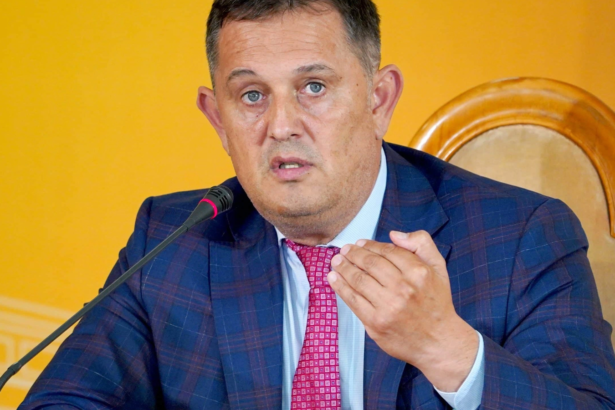 gheorghe piperea ii indeamna pe romani sa tina bani cash la saltea nu ii tineti in banca sau in sisteme de plati digitale 6a5f286e87299