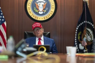 in timpul celulei de criza de la casa alba donald trump s a enervat si a vrut sa ordone un atac dezlantuit asupra iranului a fost oprit cu greu de catre oficialii de rang inalt din jurul sau 6a66ddcc5c6dc