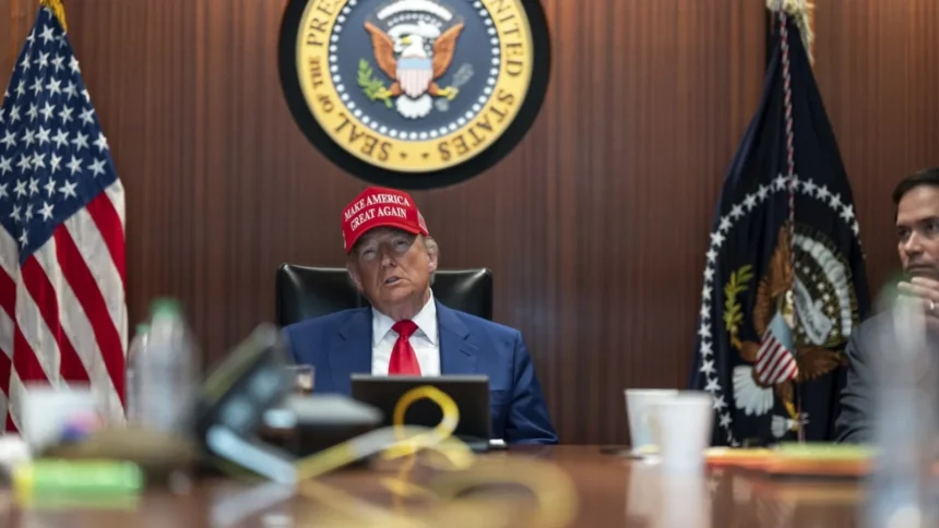 in timpul celulei de criza de la casa alba donald trump s a enervat si a vrut sa ordone un atac dezlantuit asupra iranului a fost oprit cu greu de catre oficialii de rang inalt din jurul sau 6a66ddcc5c6dc
