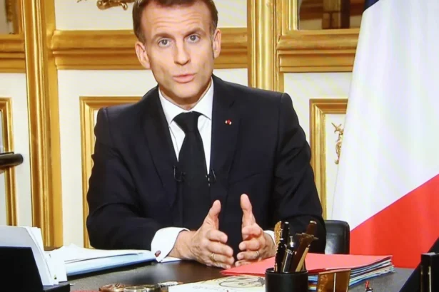 incendiile de vegetatie fac ravagii in franta emmanuel macron participa la o reuniune de criza 6a6735a63ed91