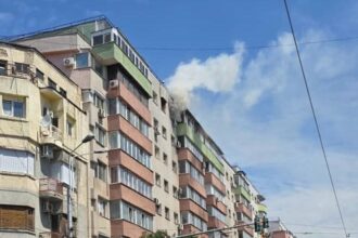 incendiu izbucnit la un apartament din bucuresti sunt inregistrate degajari mari de fum 6a4cc42ea0d31