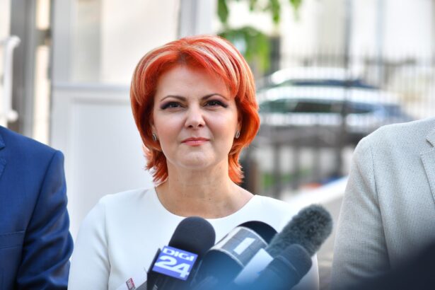lia olguta vasilescu ataca la usr mi se pare culmea tupeului a ajuns sa puna conditii primului partid 6a56857da6029