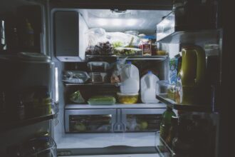 locul aparent sigur din frigider unde alimentele se strica mai repede ce nu trebuie pastrat pe usa 6a50bd5fc82d2