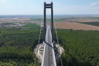 lucrari de asfaltare pe podul suspendat peste dunare in zona braila 6a4b8a7db9624