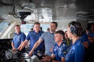 ministrul interimar al apararii romania are cu cine datoria noastra este sa aratam ca are si cu ce 6a4ffc0e9ffb3