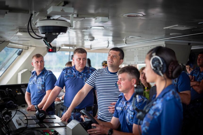 ministrul interimar al apararii romania are cu cine datoria noastra este sa aratam ca are si cu ce 6a4ffc0e9ffb3