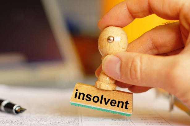 numarul firmelor care au intrat in insolventa si faliment a crescut cu aproape 15 in 2026 bihorul conduce in topul judetelor cu afaceri esuate 6a5f3a20e2c79