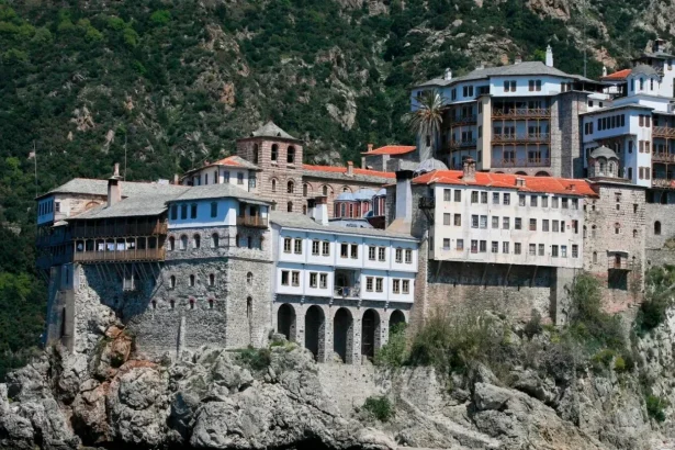 o ancheta de proportii zduguie muntele athos romanii sunt principalii clienti ai unei retele subterane care speculeaza locurile sfinte 6a63ad49b9fd4