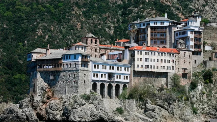 o ancheta de proportii zduguie muntele athos romanii sunt principalii clienti ai unei retele subterane care speculeaza locurile sfinte 6a63ad49b9fd4