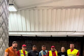 pisica blocata pe sinele de metrou a fost salvata de voluntari dupa mai multe zile 6a4641a3941e1