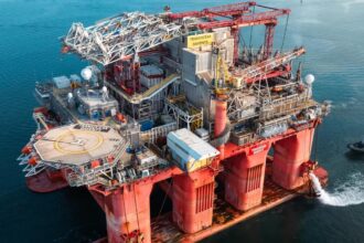 platforma neptun alpha instalata in marea neagra desi sta pe 100 mld mc de gaze romania nu are inca un cadru legal si nici armele necesare pentru a si apara infrastructura 6a60889e3ff37