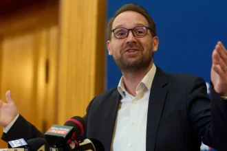 presat cu un referendum local de psd dominic fritz se suceste si interzice total pacanele in timisoara voia insa sa le mute intr un cartier iar cetatenii s au revoltat 6a63242f92c57